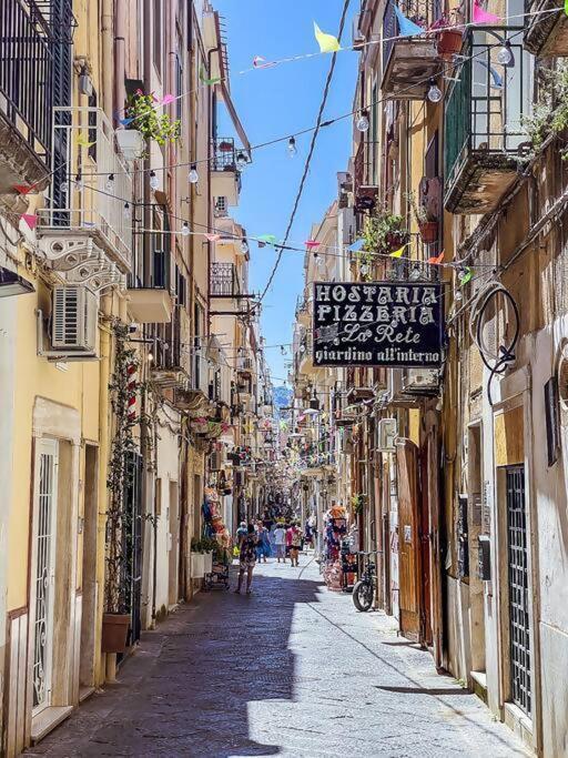 Nel Cuore Di Via Indipendenza Villa Gaeta Exterior foto